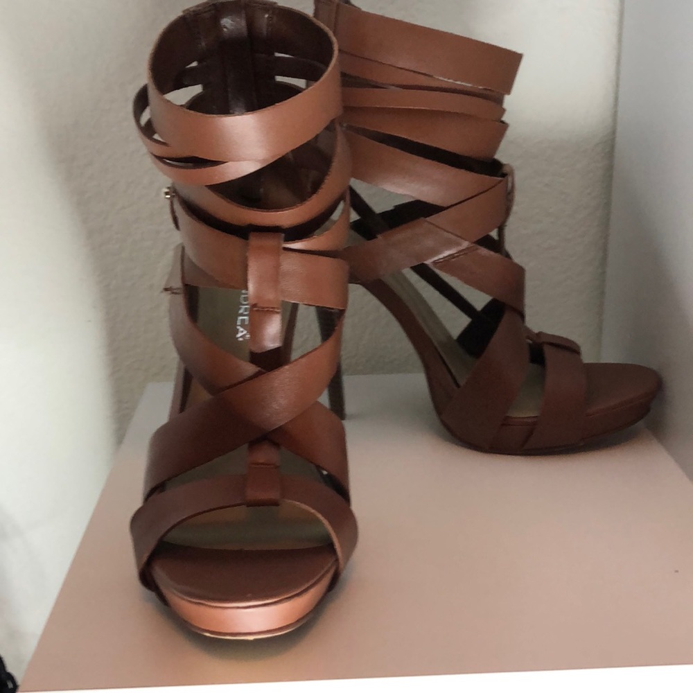 Heels - Picture 4 of 4